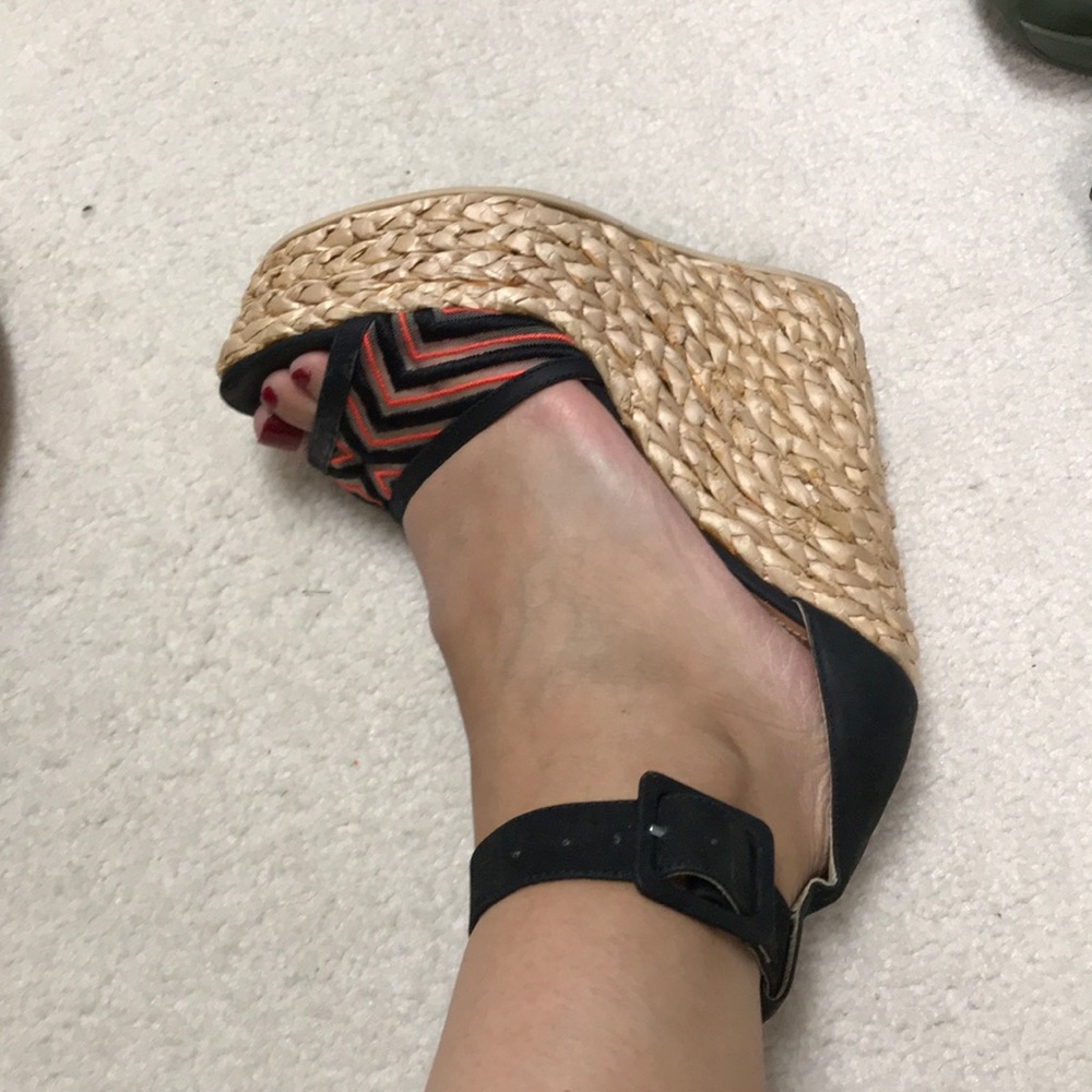 L’Agence 💕 7.5M Braided Straw Wedges Black/Nat